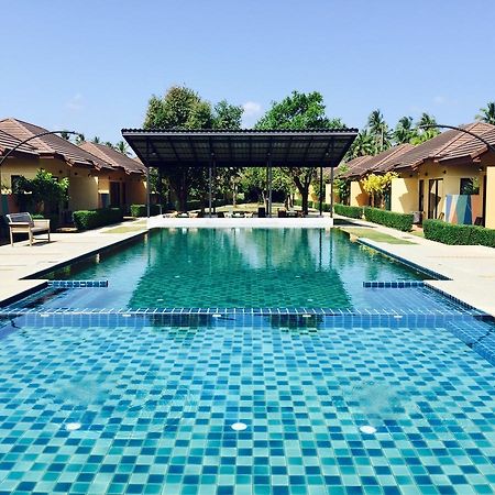 Green Adamas Resort Chumphon Exterior photo