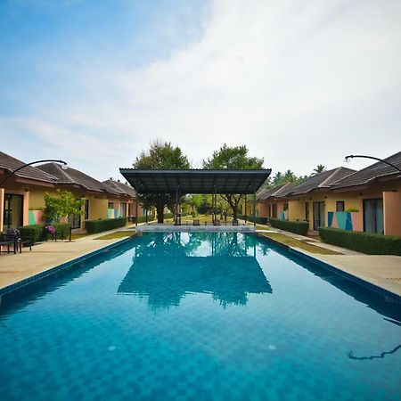 Green Adamas Resort Chumphon Exterior photo
