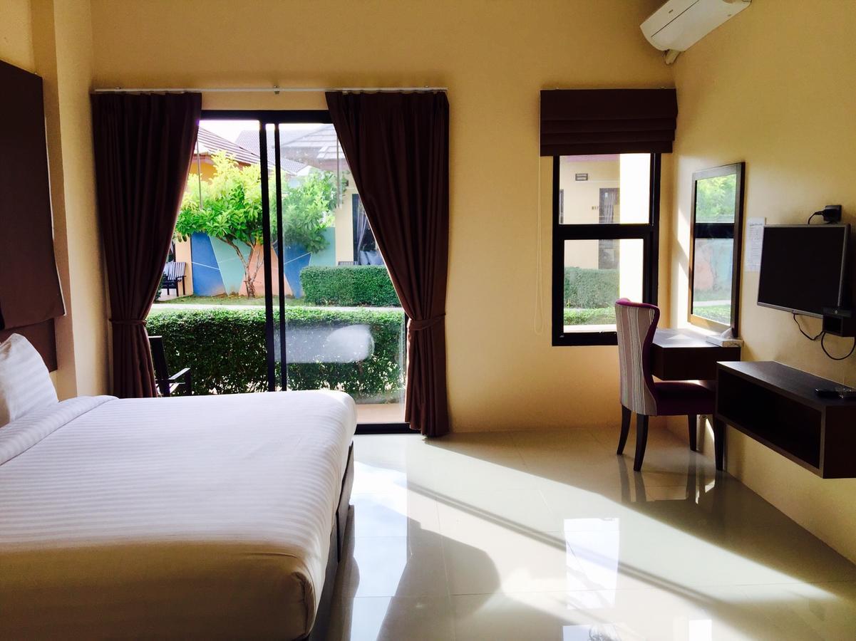 Green Adamas Resort Chumphon Exterior photo