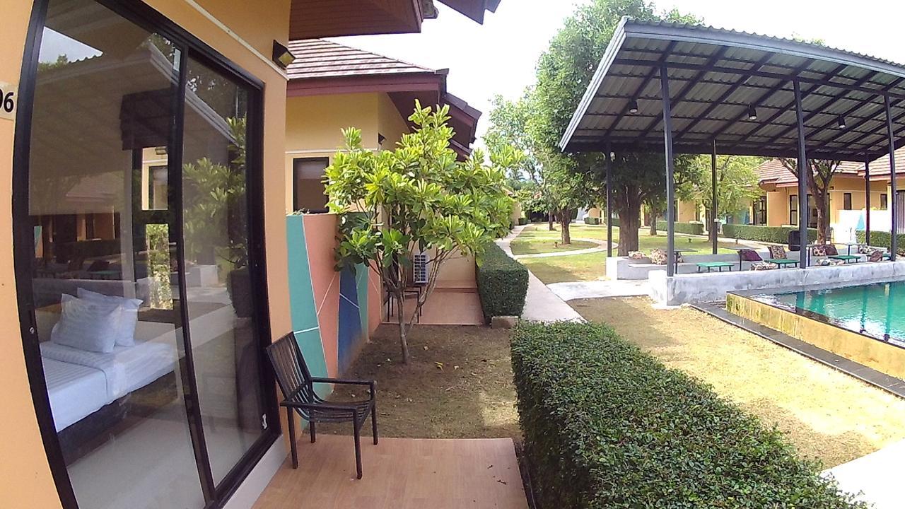 Green Adamas Resort Chumphon Exterior photo